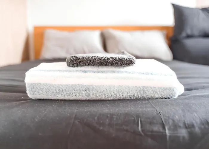 Cozy 2Br Retreat, London Rental!